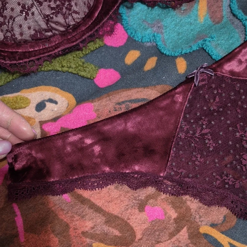 Victoria's Secret Velvet And Lace Bra And Thong Set in Deep Burgundy - Picture 4 of 12